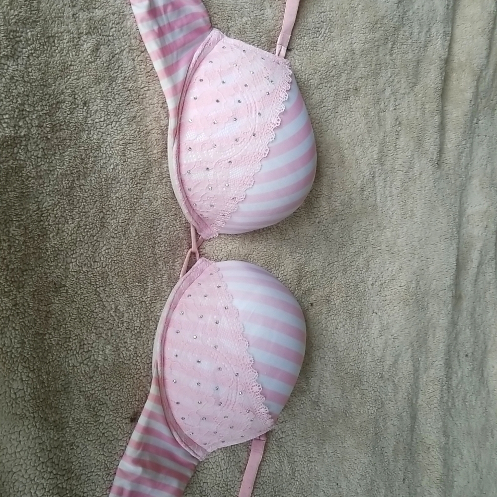 Victoria's secret bombshell bra